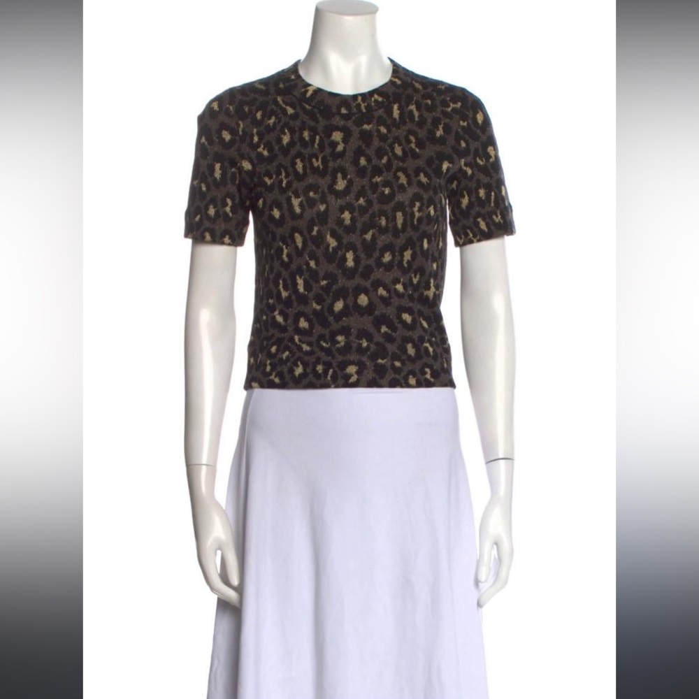Marc Jacob’s women’s size small short sleeved sweater